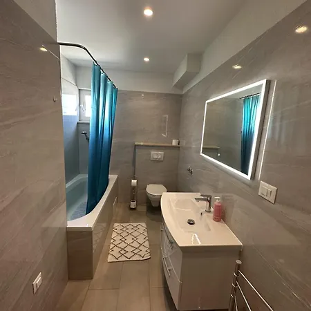 Novi Apartmani Skrape U Samom Centru S Parkingom Trogir Exterior photo