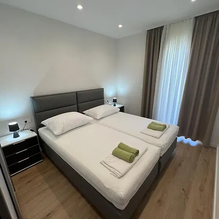 Novi Apartmani Skrape U Samom Centru S Parkingom Trogir Exterior photo