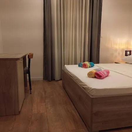 Novi Apartmani Skrape U Samom Centru S Parkingom Trogir Exterior photo