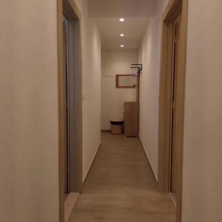 Novi Apartmani Skrape U Samom Centru S Parkingom Trogir Exterior photo