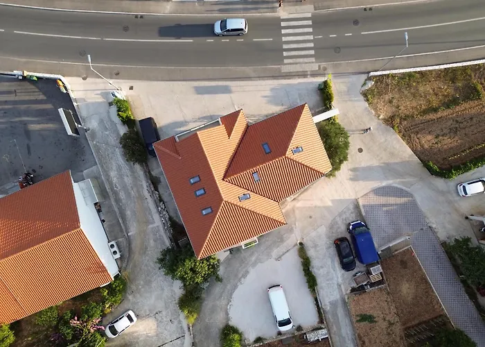Novi Apartmani Skrape U Samom Centru S Parkingom