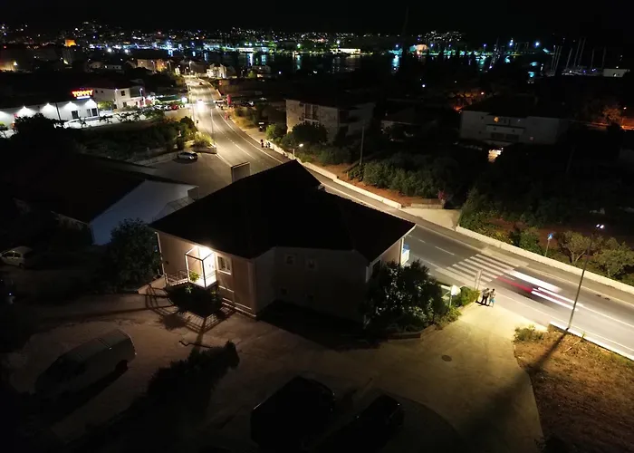 Novi Apartmani Skrape U Samom Centru S Parkingom