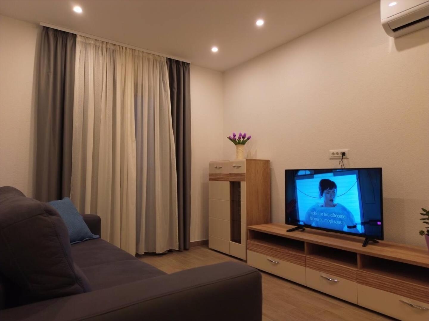 Novi Skrape U Samom Centru S Parkingom Apartamento Trogir